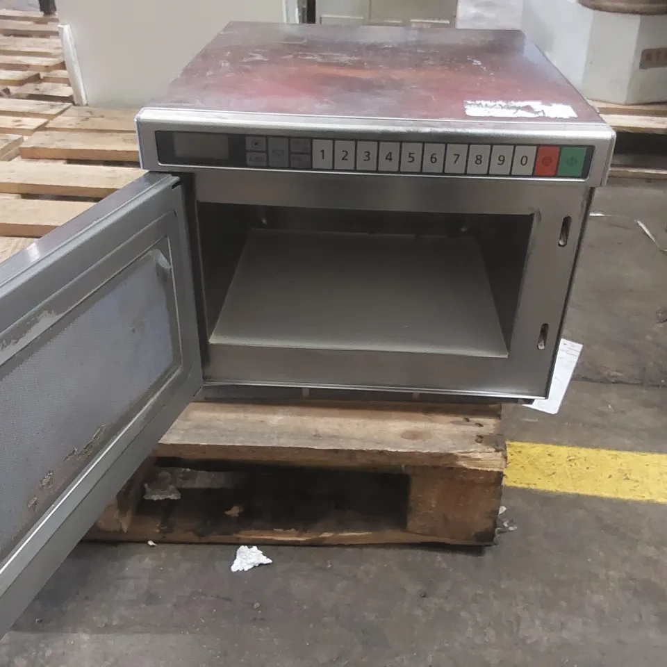 PANASONIC COMMERCIAL MICROWAVE OVEN