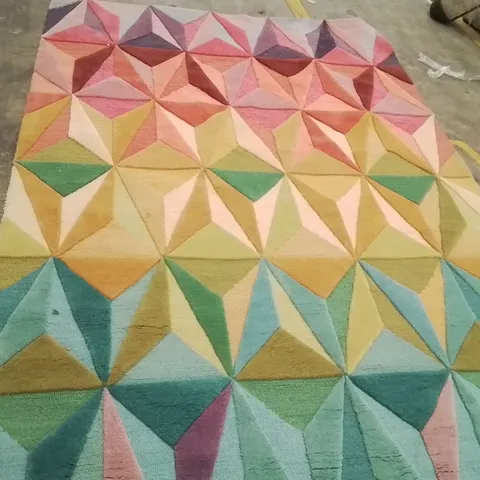 QUALITY DESIGNER AREA RUG APPROXIMATELY  290X200CM