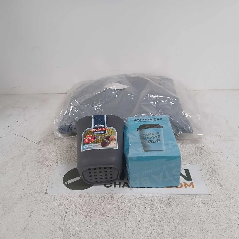 BOX OF APPROXIMATELY 20 ASSORTED ITEMS TO INCLUDE PILLOW, BARISTA BAR CUP, MINKY CLOTHES PEGS ETC