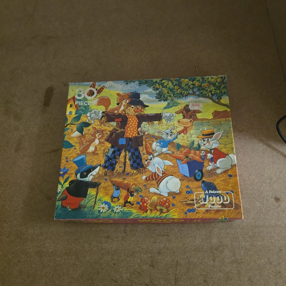 BOX OF APPROXIMATELY 10 ASSORTED CHILDRENS TOYS INCLUDING WINNIE THE POOH TOY, JIGSAW PUZZLE AND SNORKEL