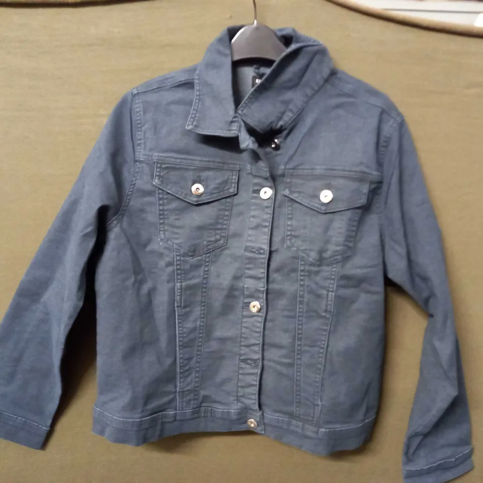 KURT MULLER WOMAN CROP FAUX DENIM JACKET IN NAVY - UK 16