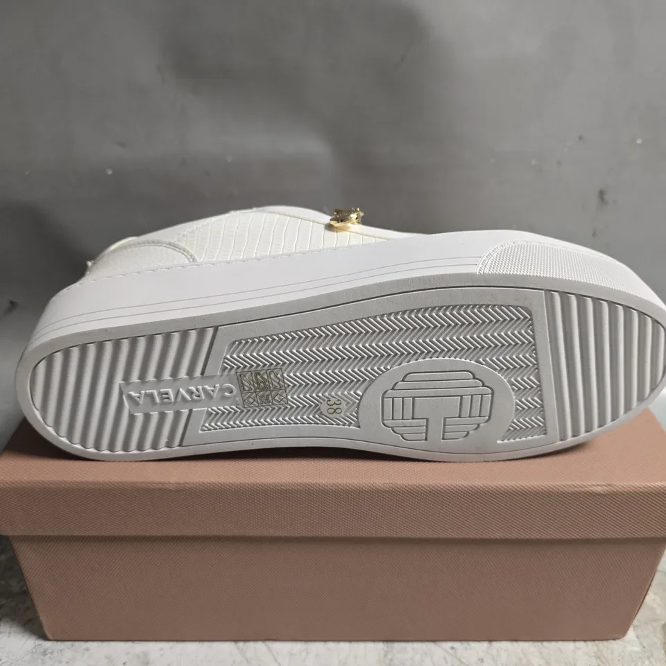 BOXED PAIR OF CARVELA STATEMENT ZIP WOMENS SNEAKERS IN WHITE - SIZE 38