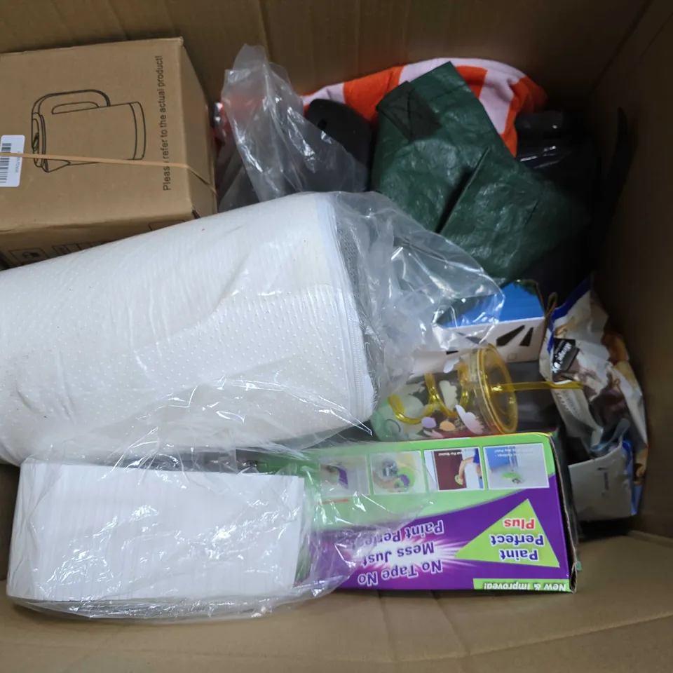 BOX OF APPROXIMATELY 12 ASSORTED ITEMS TO INCLUDE - CRIMPIT 2 IN 1 , FUKUMARU MIXED CAT LITER , MANICURIST WASH BAG ETC