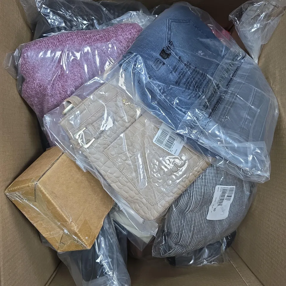 APPROXIMATELY 15 ASSORTED HOUSEHOLD & CLOTHING PRODUCTS TO INCLUDE BAGS, JEANS, SHIRTS ETC 