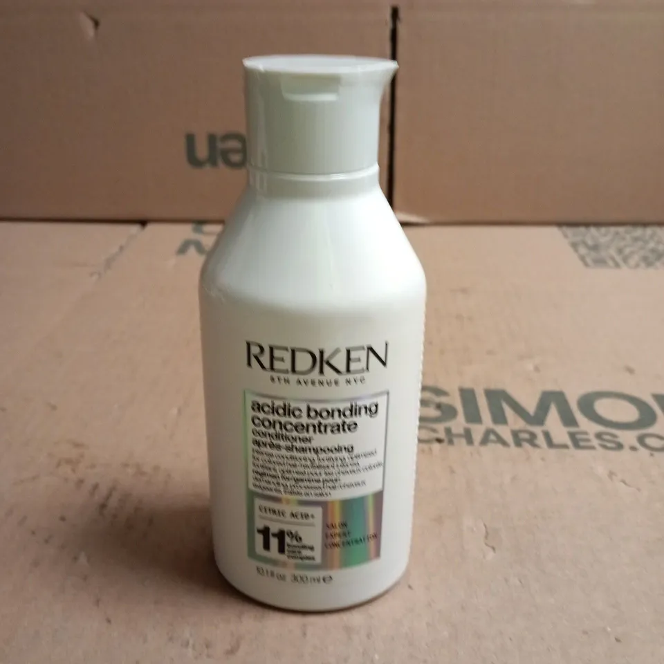 REDKEN ACIDIC BONDING CONCENTRATE CONDITIONER – 300ML
