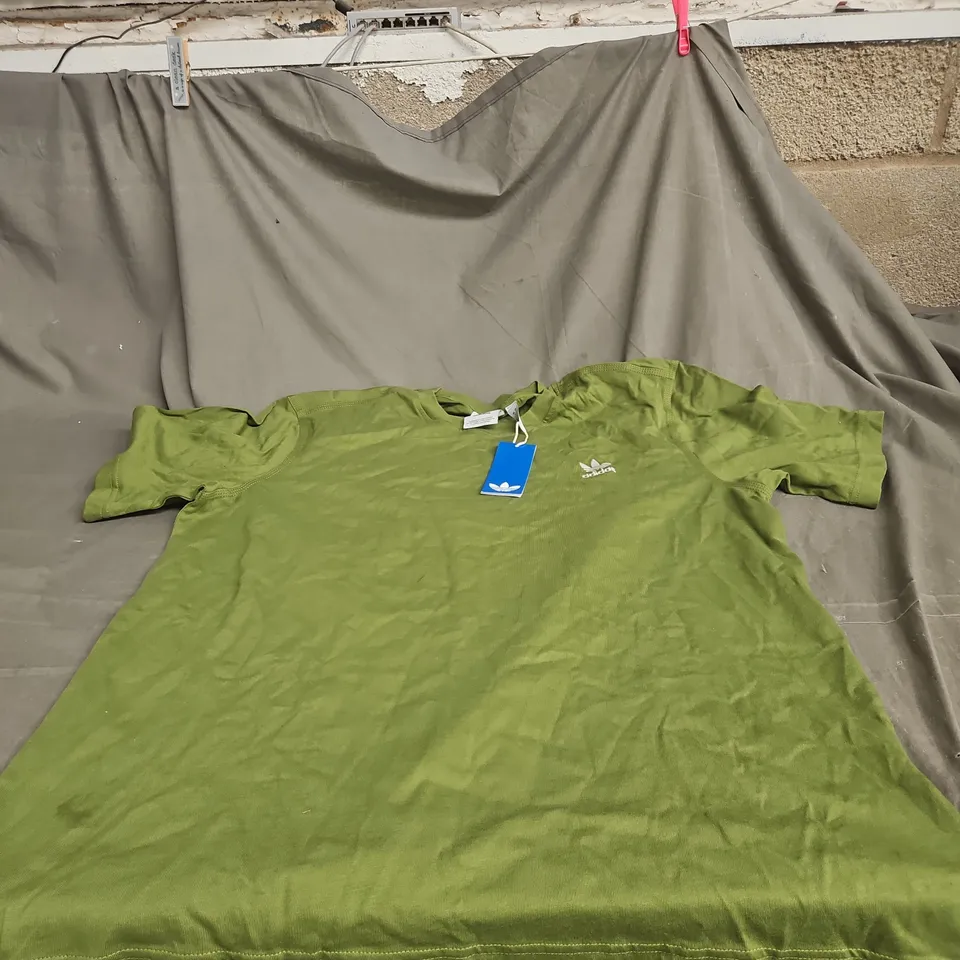 ADIDAS TREFOIL ESS TEE – OLIVE GREEN T-SHIRT, UK SIZE L