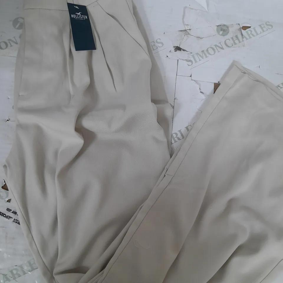 HOLLISTER WIDE LEG CRÈME FLARED PANTS - SIZE SMALL