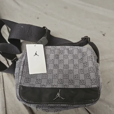 JORDAN MESSENGER BAG – BLACK/GREY, ONE SIZE