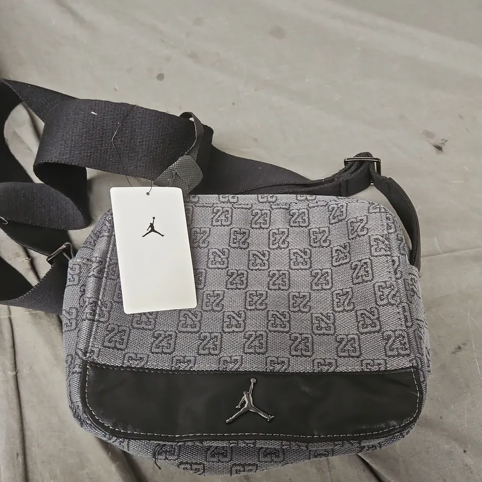 JORDAN MESSENGER BAG – BLACK/GREY, ONE SIZE