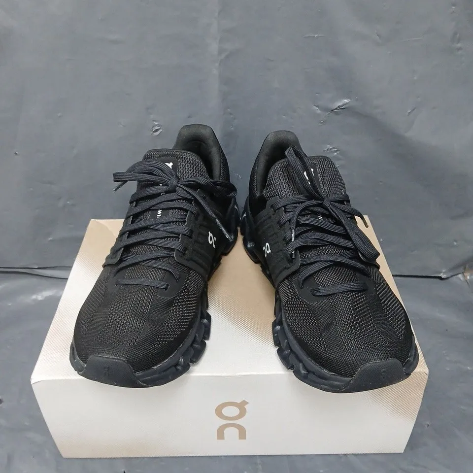 BOXED PAIR OF ON CLOUDSWIFT 3 AD TRAINERS - 6