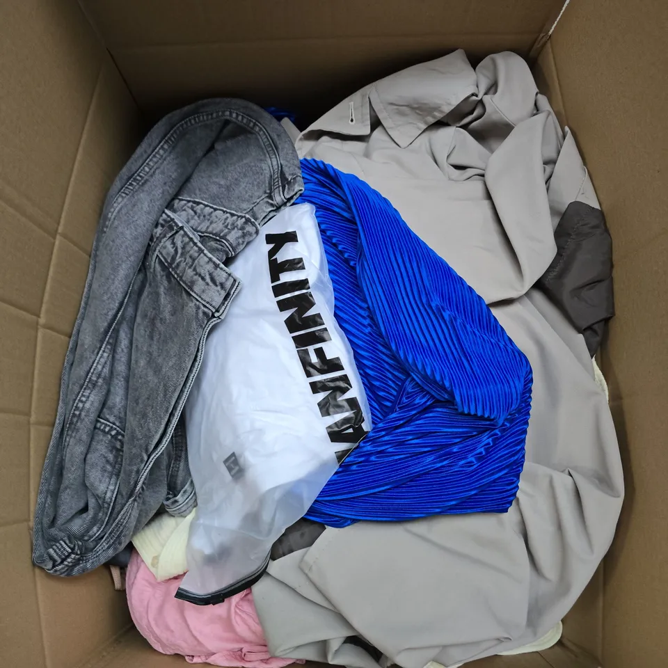LARGE BOX OF APPROXIMATELY 25 ASSORTED CLOTHING ITEMS IN VARIOUS COLOURS, STYLES AND SIZES - COLLECTION ONLY