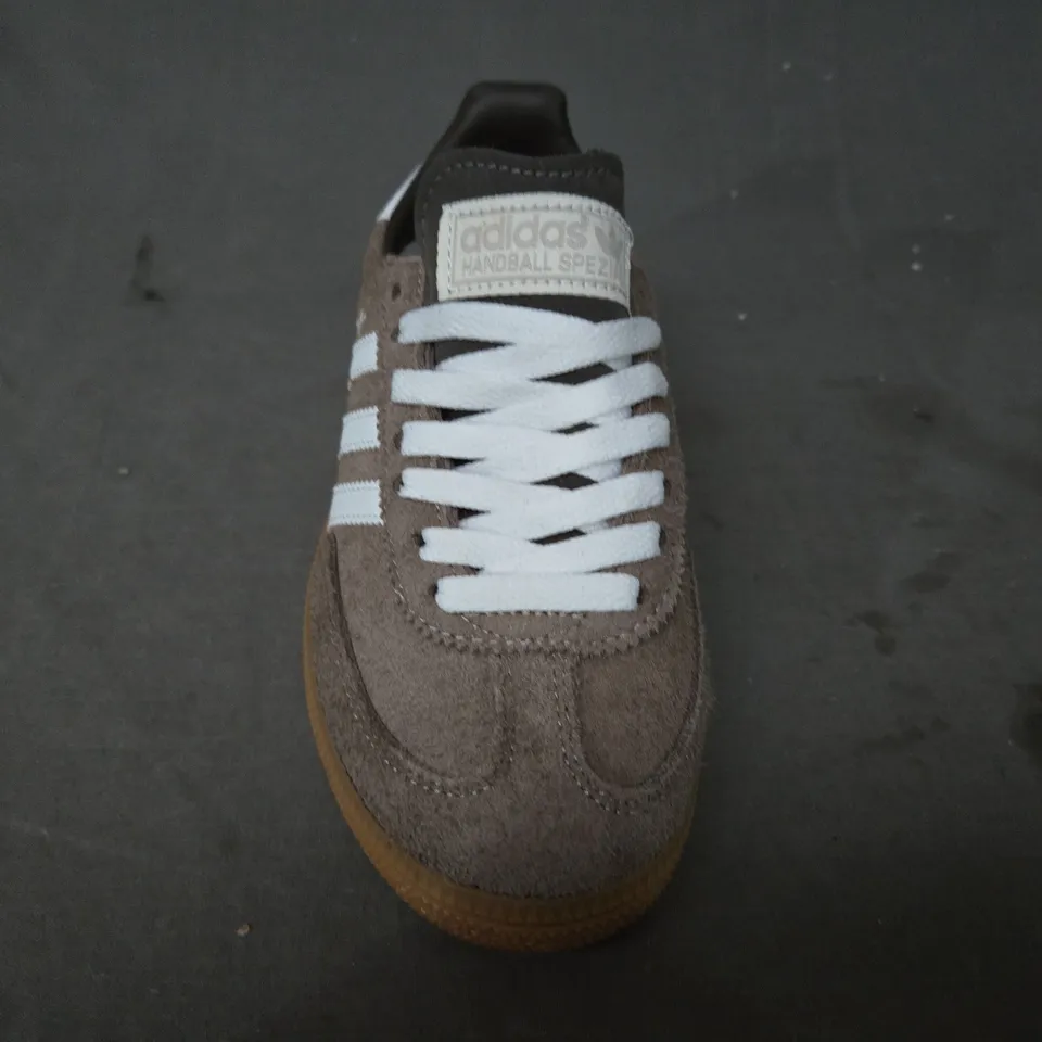 BOXED PAIR OF ADIDAS HANDBALL SPEZIAL SHOES IN TAUPE/WHITE UK SIZE 4.5