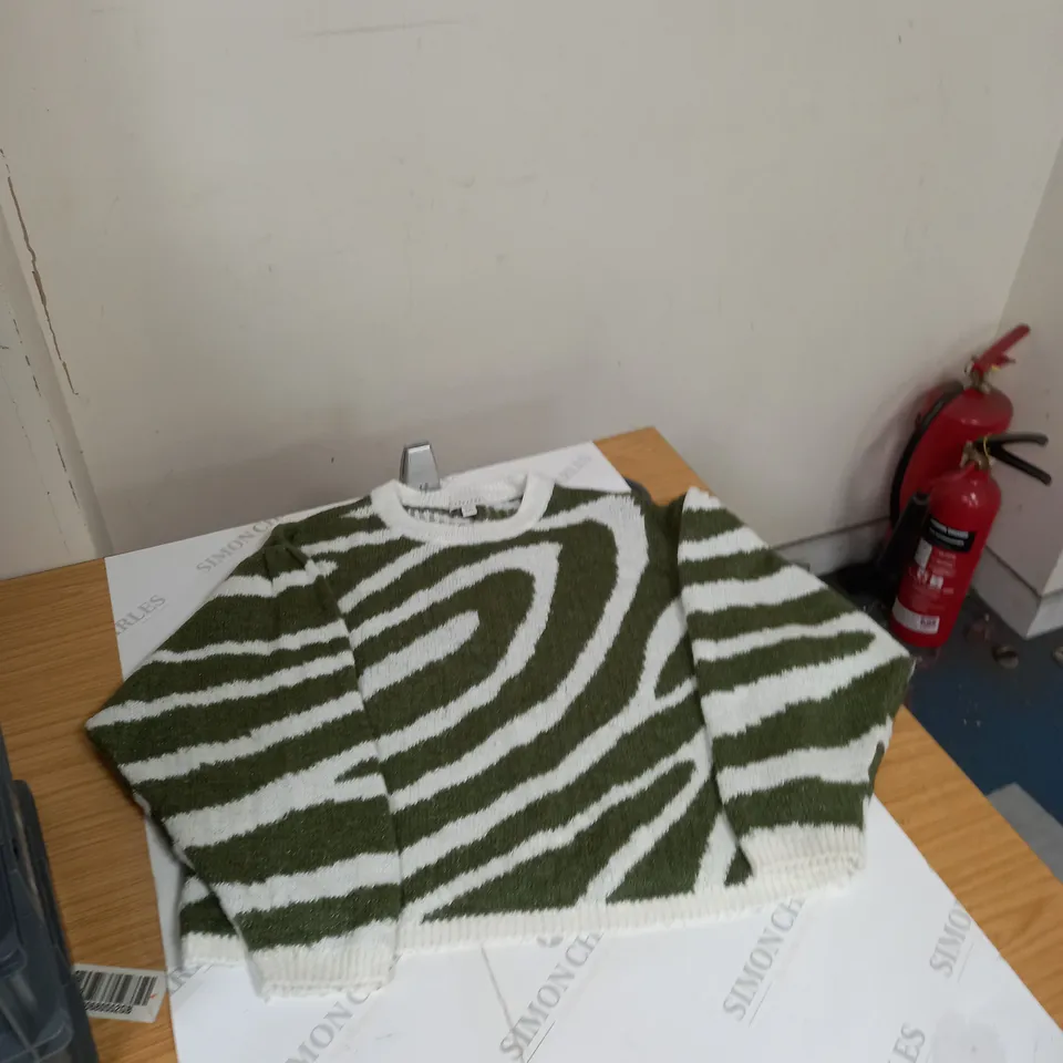 BOX OF ASSORTED CLOTHING ITEMS TO INCLUDE TRACKPANTS, JUMPERS, TOPS ETC