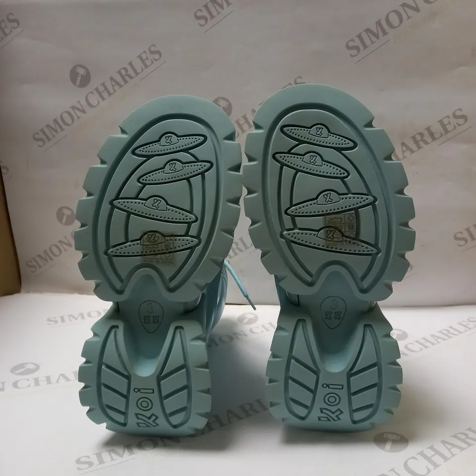 DESIGNER KOI VEGAN GOOEY BABY BLUE PLATFORM BOOTS SIZE 3