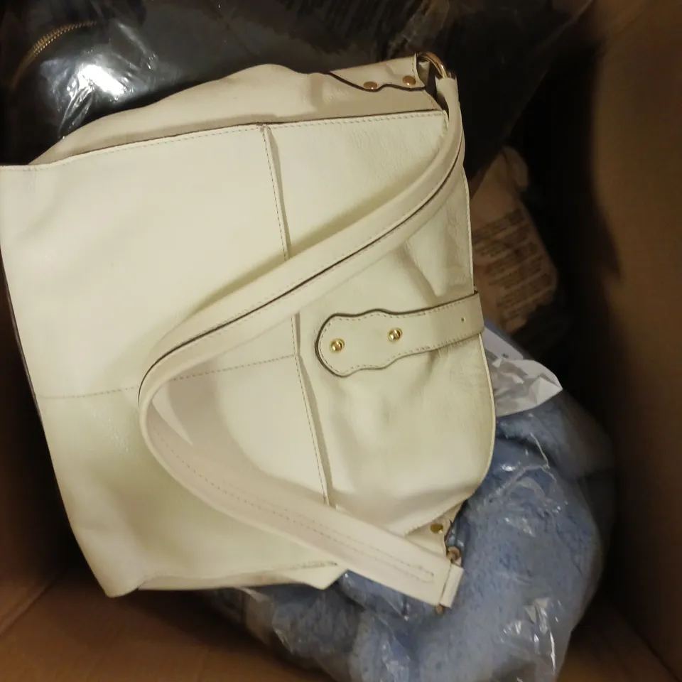 APPROXIMATELY 10 ASSORTED CLOTHING ITEMS TO INCLUDE ONESIE, OMBRE JACKET, RIBBED CARDIGAN ETC  