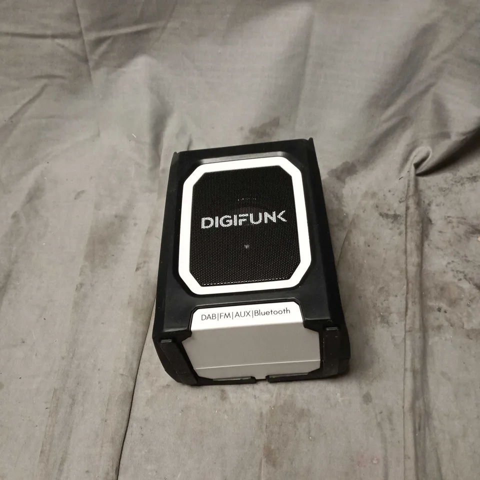 DIGIFUNK PORTABLE DAB RADIO WITH BLUETOOTH – DAB/FM/AUX. UNBOXED