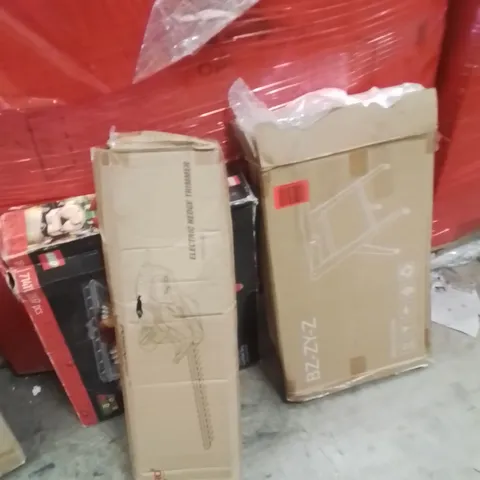 PALLET OF ASSORTED HOUSEHOLD GOODS AND PRODUCTS TO INCLUDE;LEGO THE MIGHTY BOWSER,ELECTRIC TRIMMER,DESK