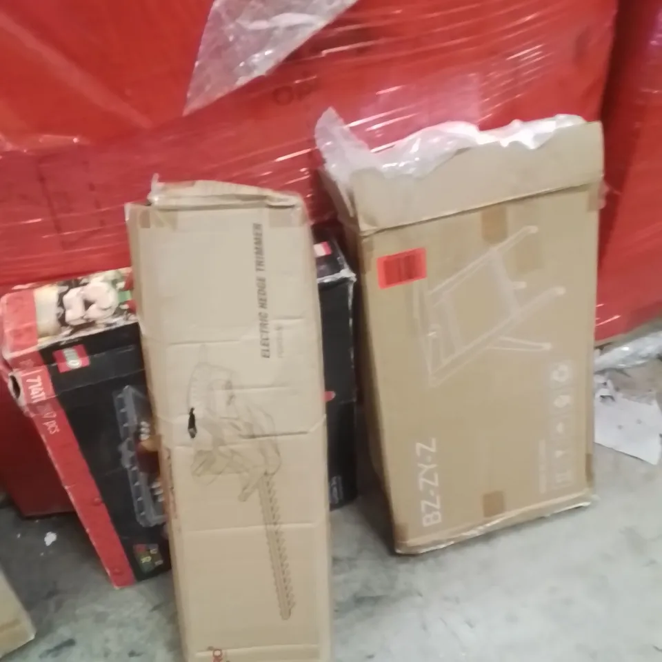 PALLET OF ASSORTED HOUSEHOLD GOODS AND PRODUCTS TO INCLUDE;LEGO THE MIGHTY BOWSER,ELECTRIC TRIMMER,DESK