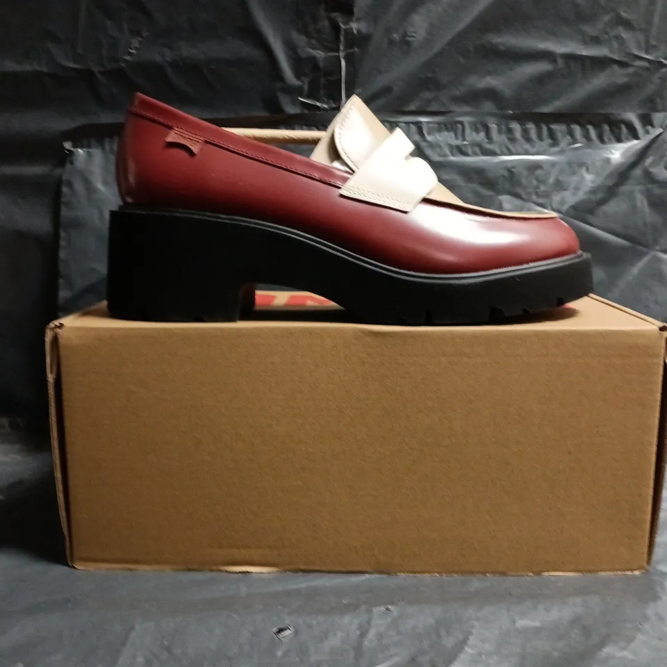 BOXED PAIR OF CAMPER CHUNKY LOAFERS IN CHESTNUT/CREAM/BEIGE SIZE EU 41