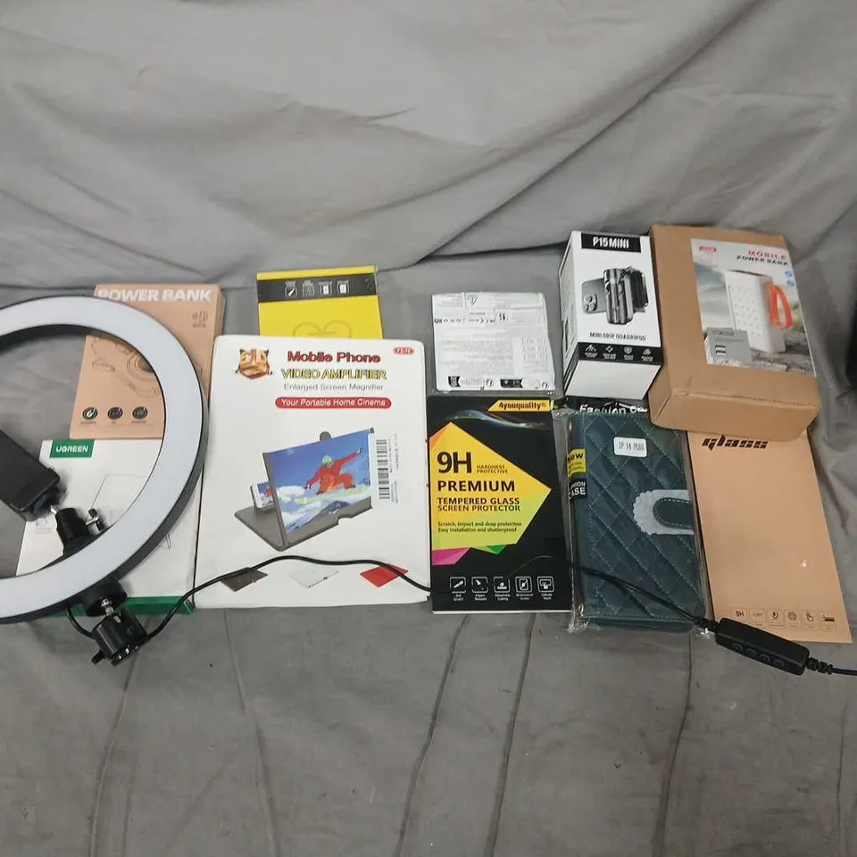 APPROXIMATELY 20 ASSORTED ELECTRICAL ACCESSORIES TO INCLUDE; POWER BANKS, MOBILE PHONE VIDEO AMPLIFIER, PI5 MINI AND SCREEN PROTECTOR