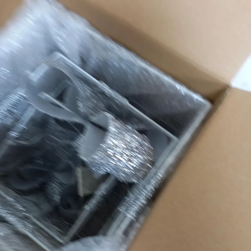 SET OF 3 LIGHT UP CHRISTMAS PACELS WHITE RRP £39.99