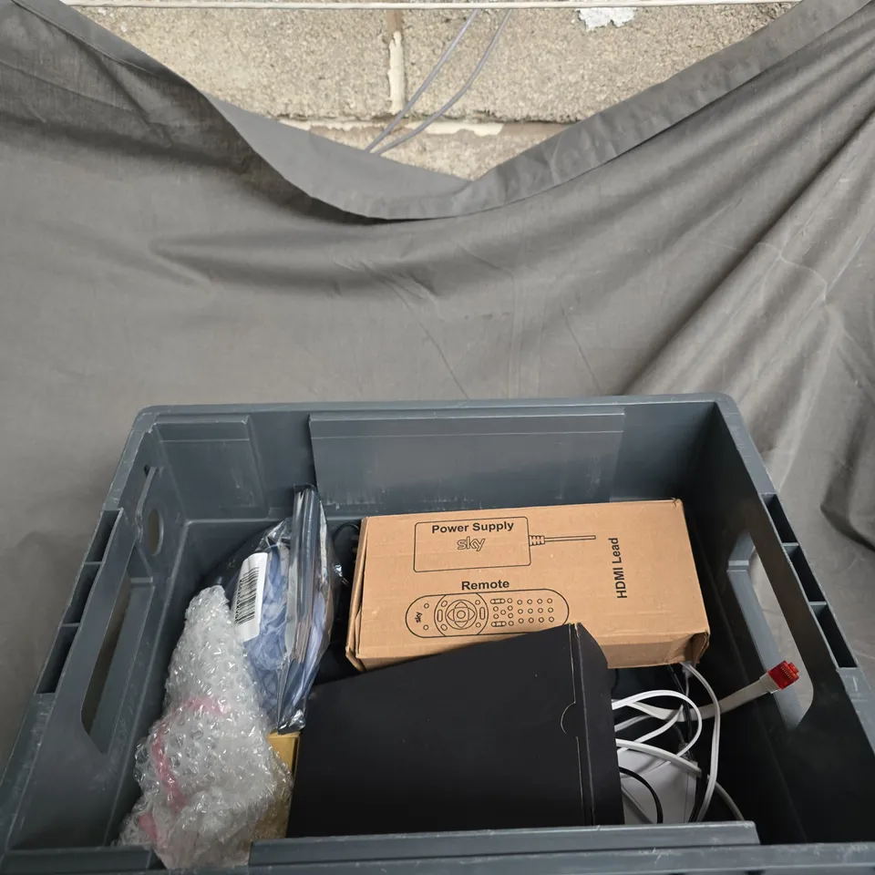 APPROXIMATELY 8 ITEMS OF ASSORTED ROUTERS X 3 , POWER SUPPLY & HDMI LEAD .