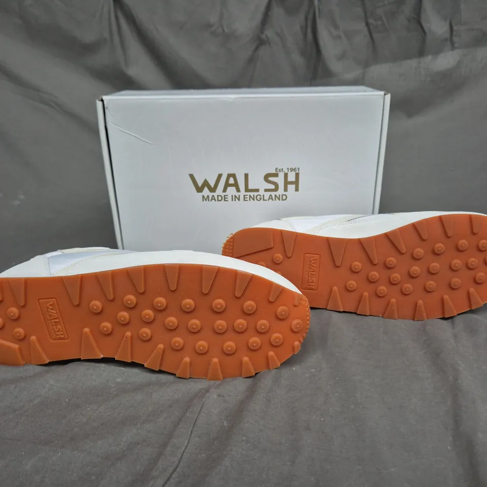 BOXED PAIR OF WALSH BEACON WHITE 11 