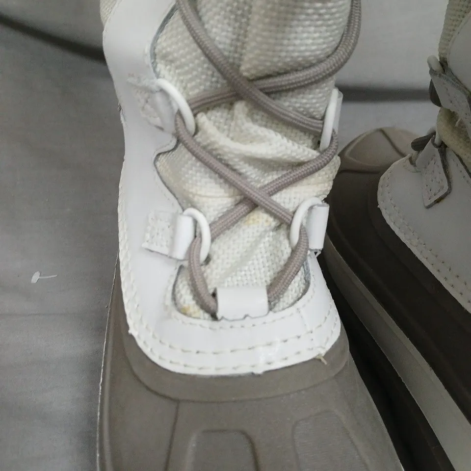 UGG KIDS' SNOW BOOTS IN WHITE/TAUPE, FUR-LINED, UK 1