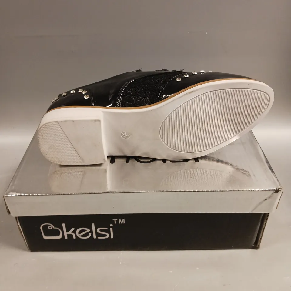 BOXED PAIR OF KELSI LACED SEQUINED SHOES IN BLACK - 4