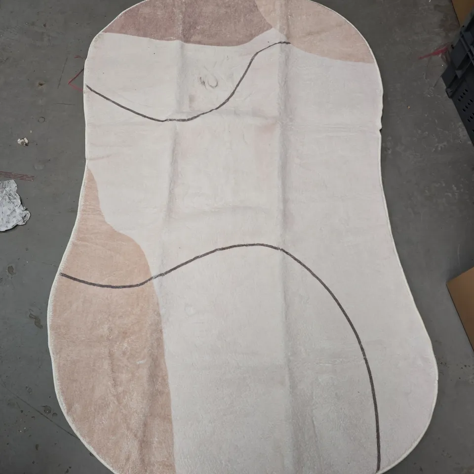 LARGE UNBRANDED CREAM SHAPED RUG
