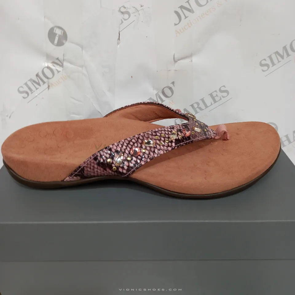 BOXED PAIR OF VIONIC SLIDER SANDALS  SIZE 6