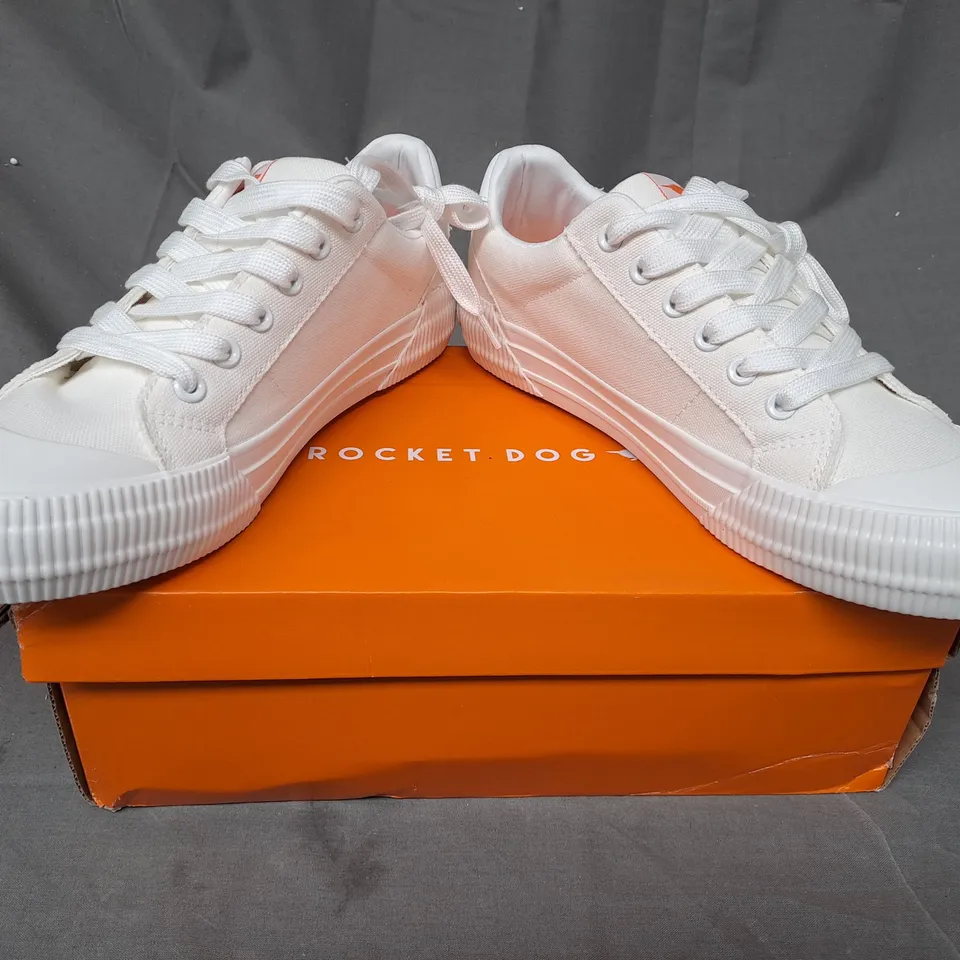 BOXED PAIR OF ROCKET DOG SHOES IN WHITE UK SIZE 6