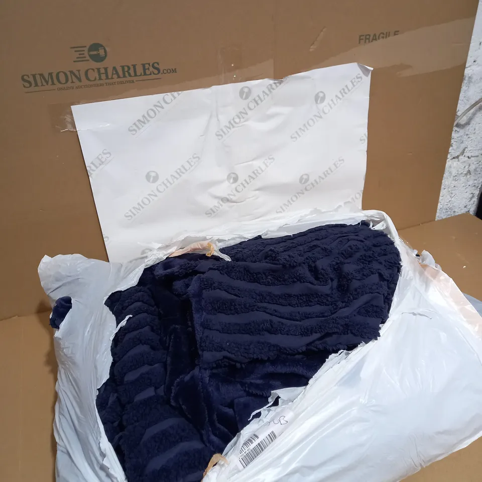 COZEE HOME TUFTED STRIPE VELVETSOFT 4 PIECE DUVET SET