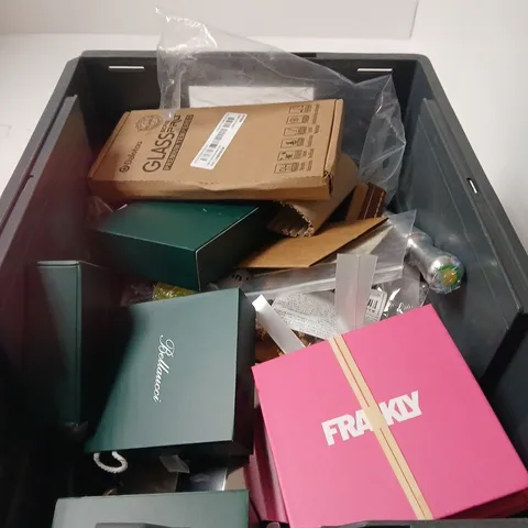 APPROXIMATELY 20 ASSORTED JEWELLERY ITEMS INCLUDING FRANKLY AND BELLAUCCI