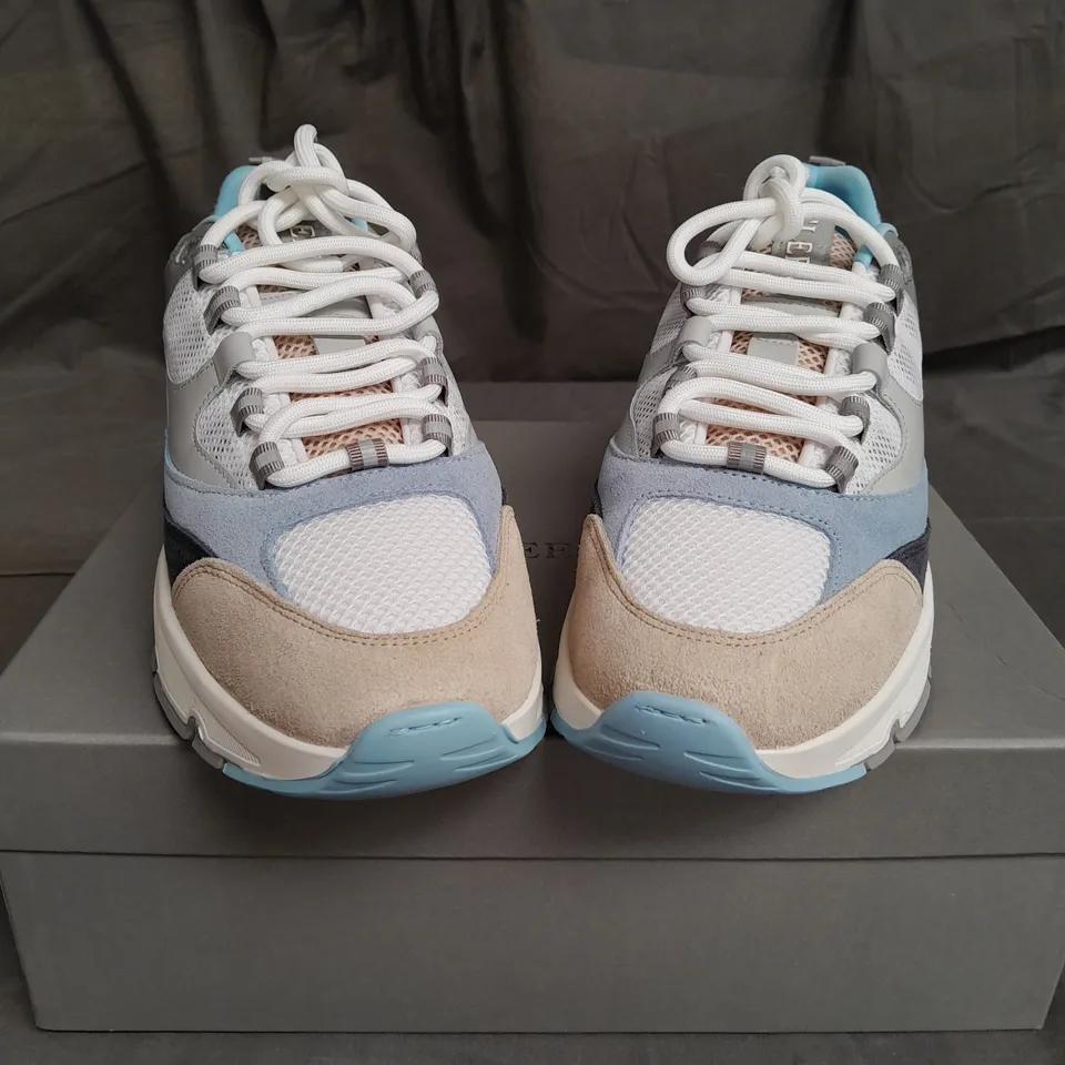 BOXED PAIR OF CLEENS AERO RUNNERS SIZE 10