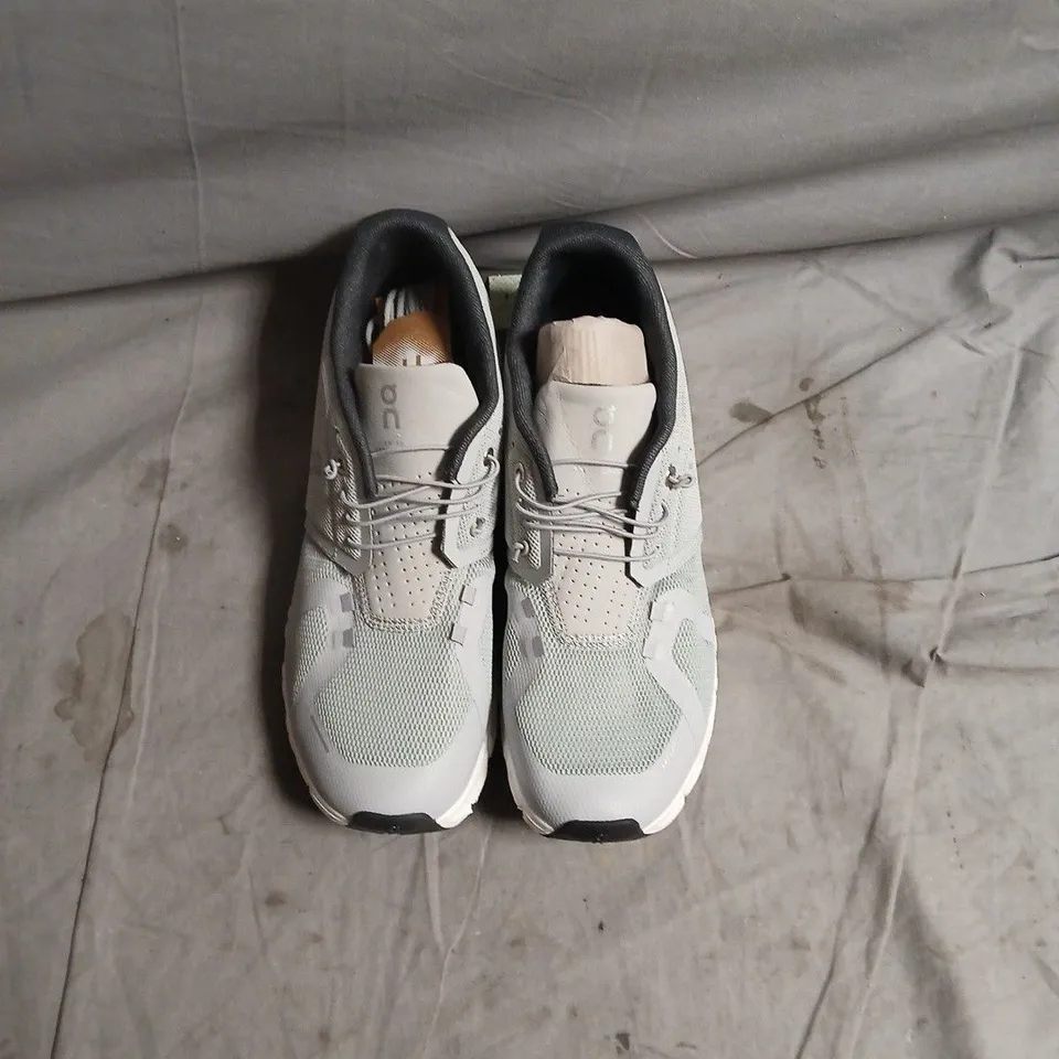 ON RUNNING SHOES – GREY/WHITE, MEN'S US 9.5 (UK 9)