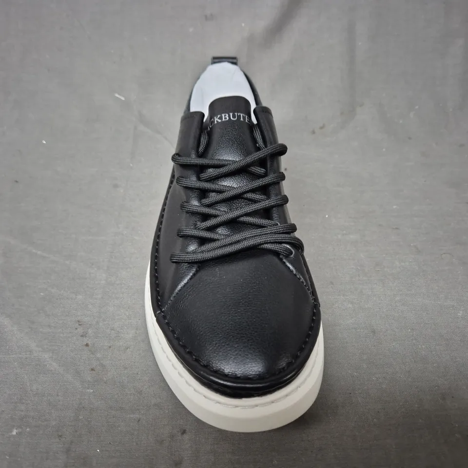 BOXED PAIR OF MACKBUTEFR SHOES IN BLACK EU SIZE 43