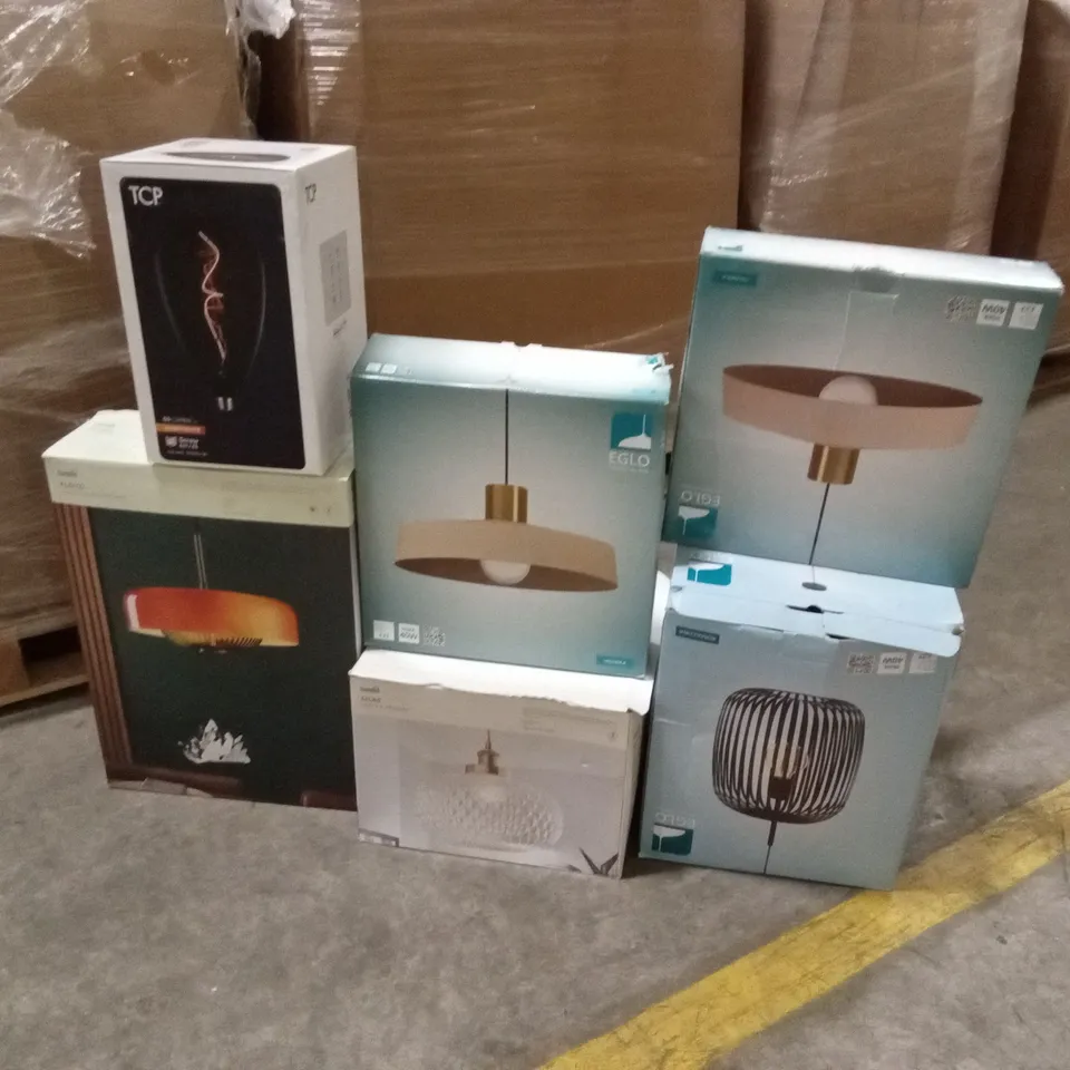 PALLET TO CONTAIN A LARGE QUANTITY OF DESIGNER HOME LIGHTING GOODS AND PRODUCTS