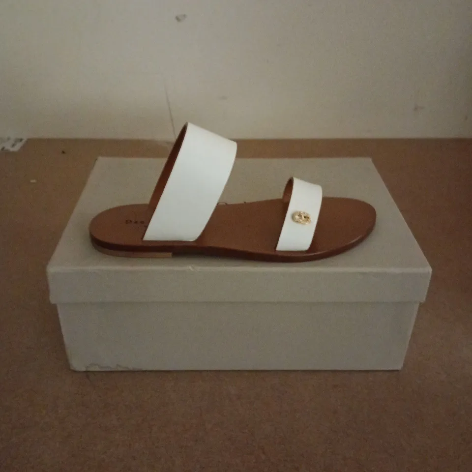 BOXED PAIR OF DEE OCLEPPO VITELLO BIANCO SANDALS IN WHITE - SIZE 37