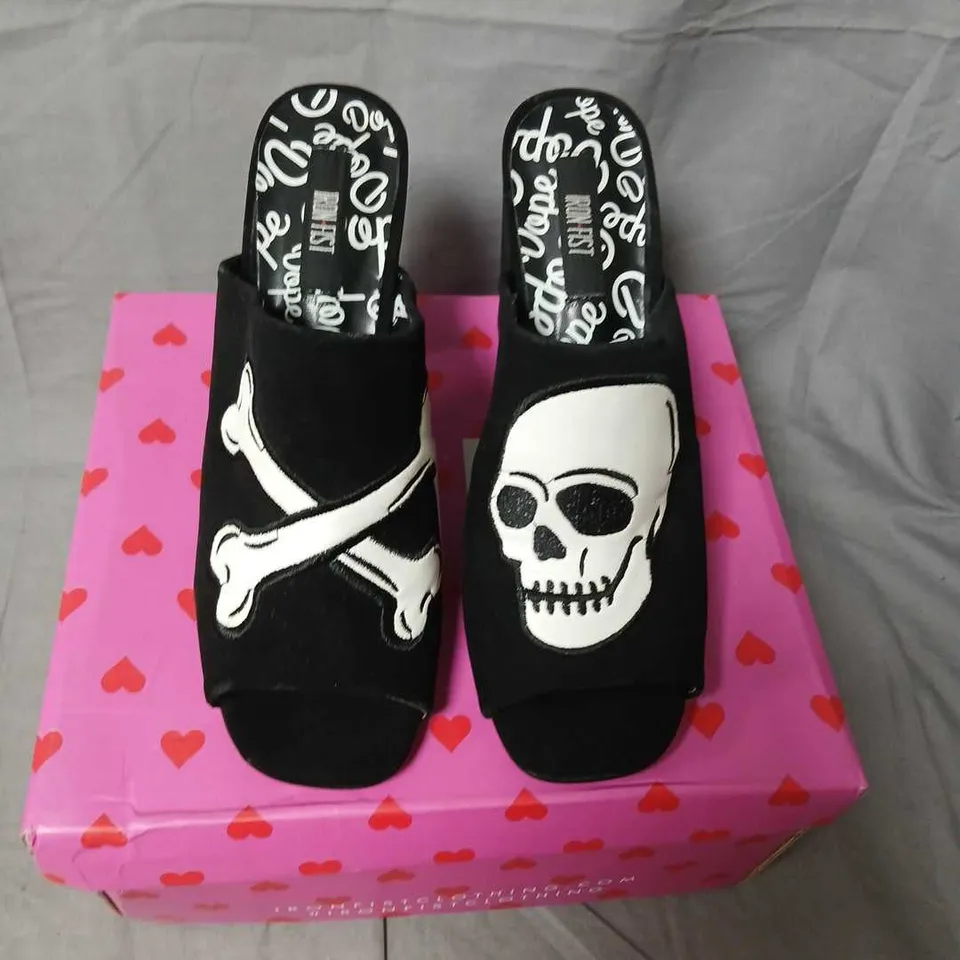 IRON FIST DEAD TIRED SLIDE HEELS – BLACK SKULL PRINT (WOMEN) SIZE 7