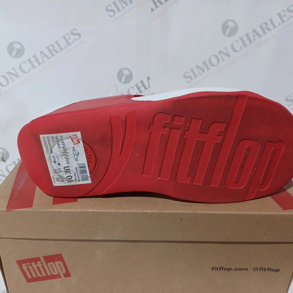 BOXED FITFLOP WALKSTAR FINESTRIPE WEBBING TOE POST SANDALS IN RED - SIZE 6