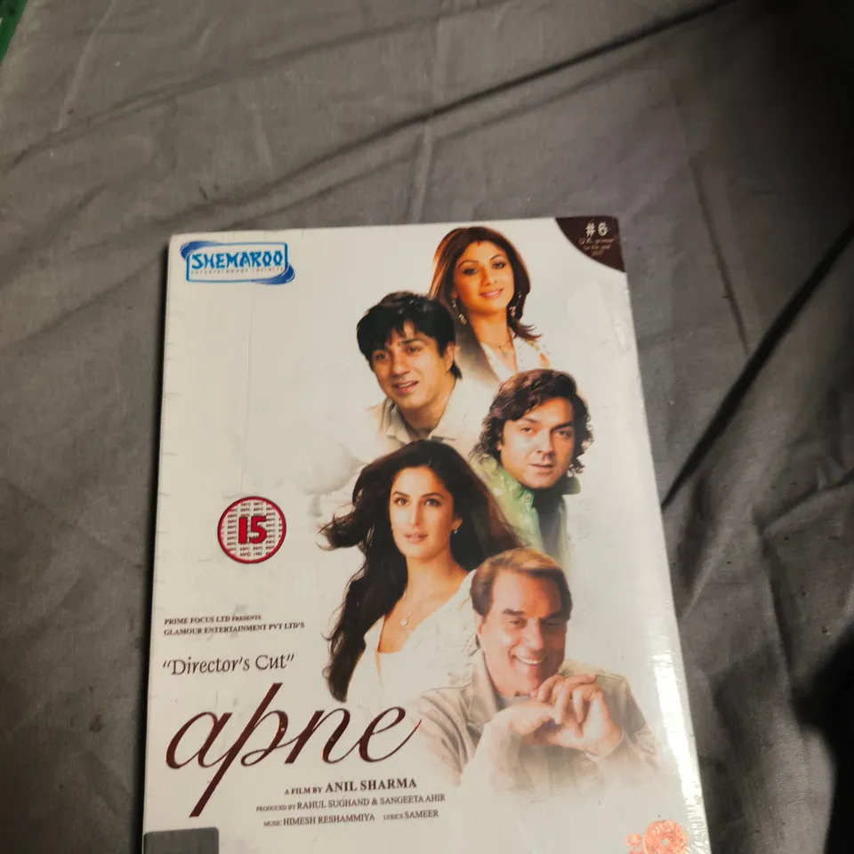 BOX OF APPROXIMATELY 30 ASSORTED DVDS INCLUDING KITES , MISSION ISTAANBUL AND AMELIE 