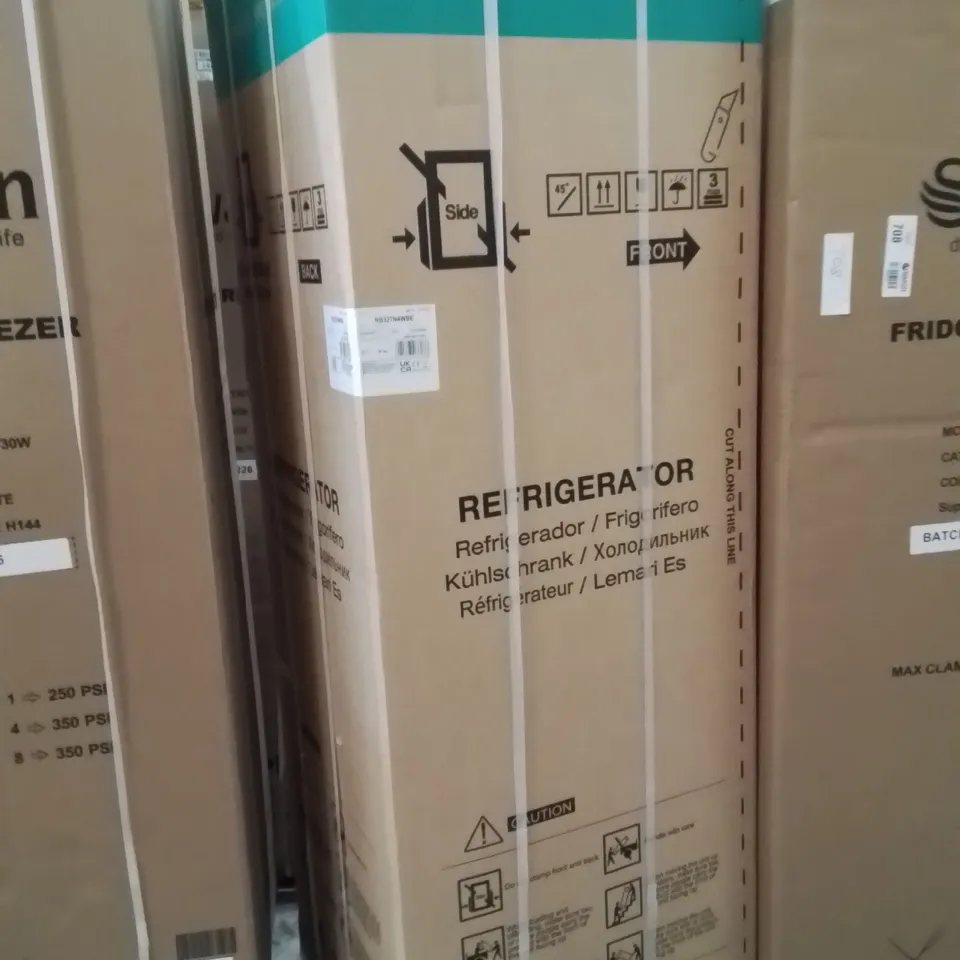 BOXED HISENSE RB327N4WBE 50/50 FRIDGE FREEZER - BLACK