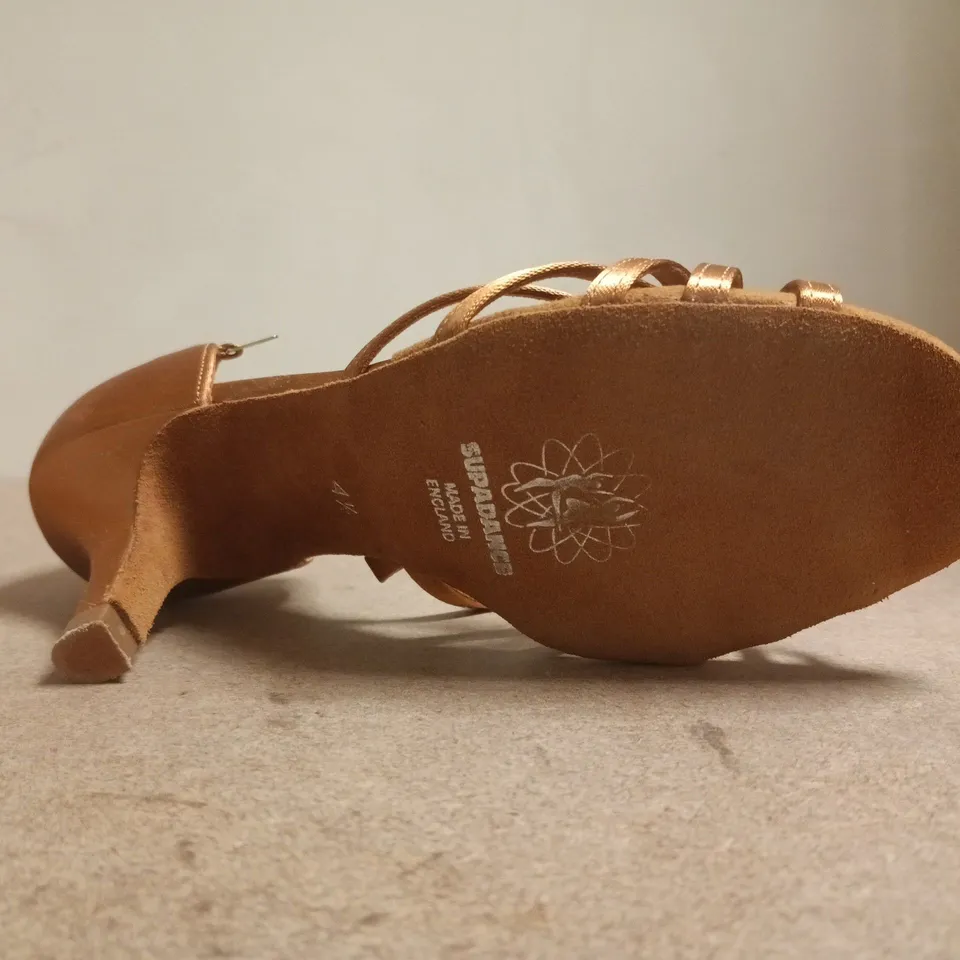 BOXED PAIR OF SUPERDANCE OPEN TOE MID HEEL SANDALS IN BRONZE SIZE 4.5