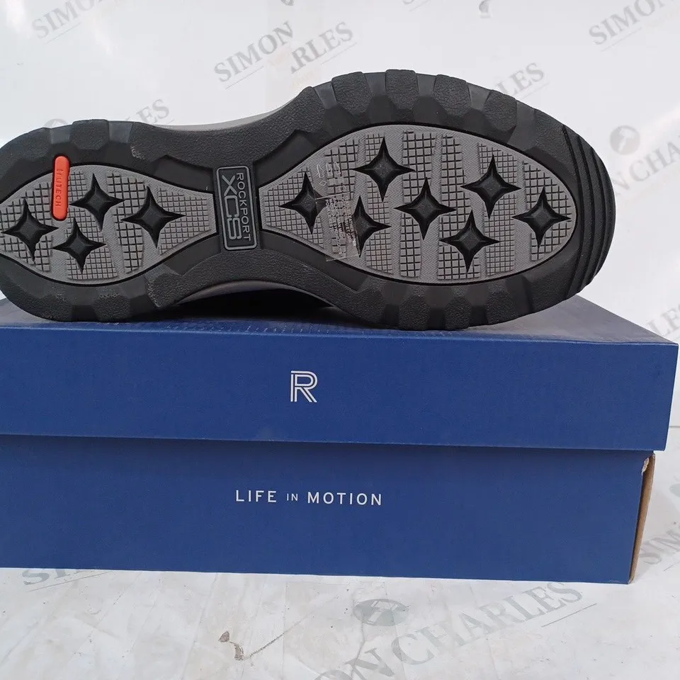 BOXED PAIR OF ROCKPORT XCS SPRUCE PEAK BLUCHER SHOES IN NAVY UK SIZE 8