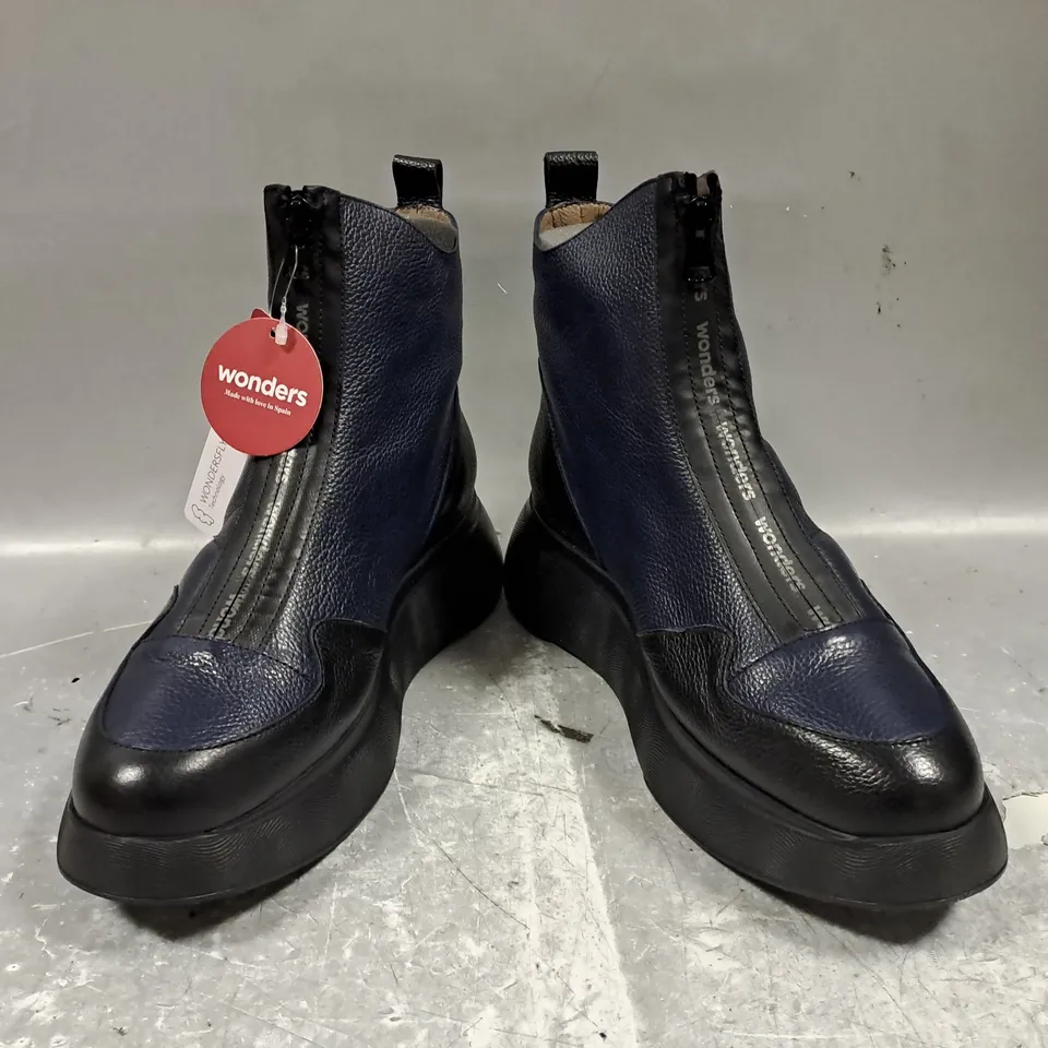 BOXED PAIR OF WONDERS ANKLE BOOTS IN NAVY EU SIZE 39