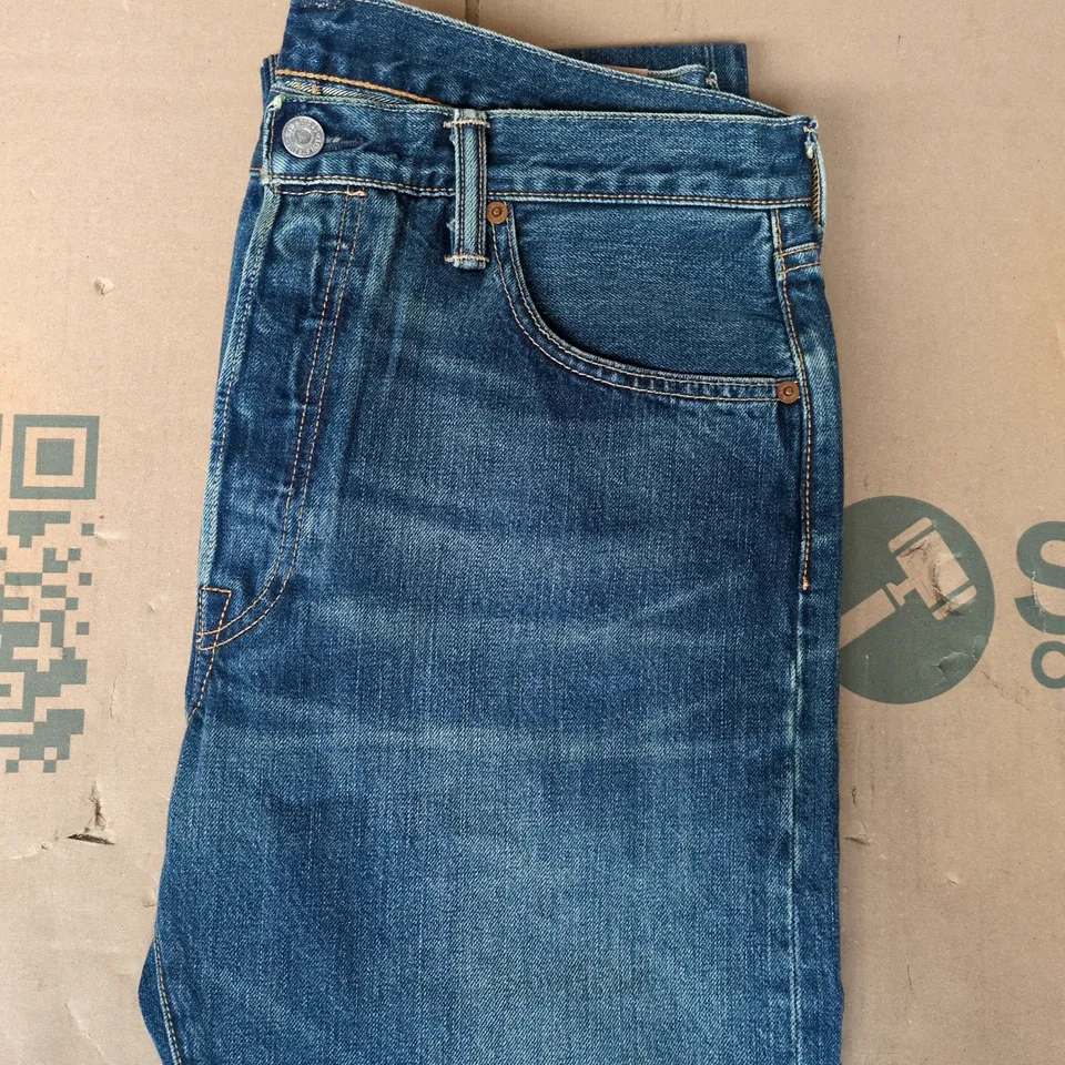 LEVIS 501 STRAIGHT LEG JEANS IN BLUE SIZE 34/32