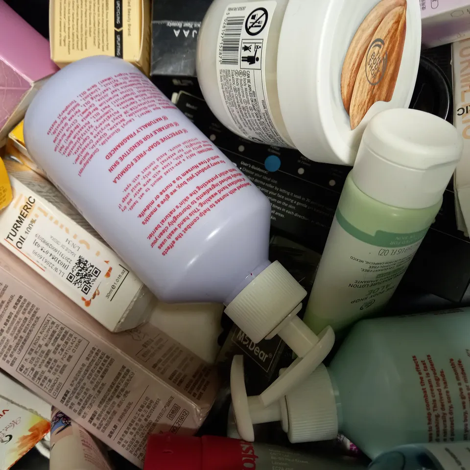 LOT OF APPROXIMATELY 20 SKINCARE ITEMS, TO INCLUDE THE BODY SHOP, NURSEM, FACE MASKS, ETC