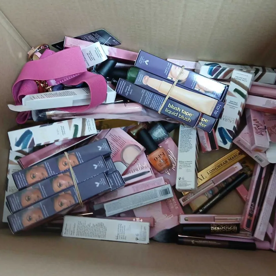 APPROXIMATELY 30 ASSORTED BEAUTY PRODUCTS TO INCLUDE STYLISH BELTS, COSMETIC BRUSHES, AND OPI NAIL LACQUER ETC. - COLLECTION ONLY