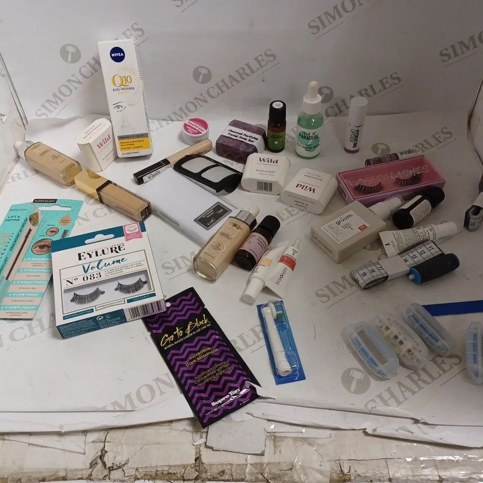 LOT OF APPROX 20 ASSORTED HEALTH AND BEAUTLY- GRUUM SLEEP MIST, VIEVE CONCEALER, L'OREAL PLUMPING TINTED SERUM